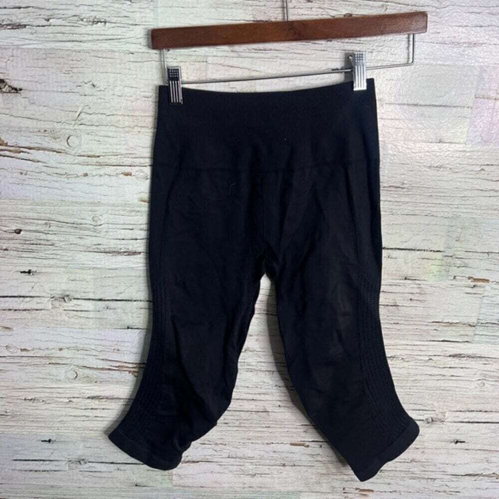 Lululemon Ebb and Flow Seamless Crop Charcoal Grey Workout Leggings 8 Medium